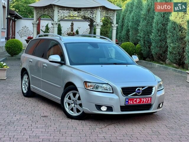 Сірий Вольво V50, об'ємом двигуна 1.6 л та пробігом 233 тис. км за 7950 $, фото 1 на Automoto.ua