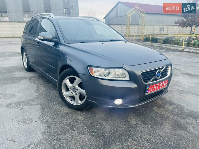 Серый Вольво В50, объемом двигателя 1.6 л и пробегом 221 тыс. км за 8900 $, фото 1 на Automoto.ua