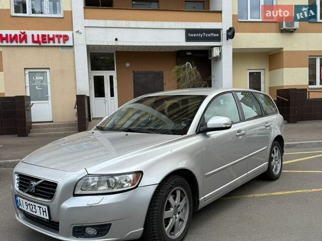 Серый Вольво В50, объемом двигателя 1.56 л и пробегом 280 тыс. км за 5500 $, фото 1 на Automoto.ua