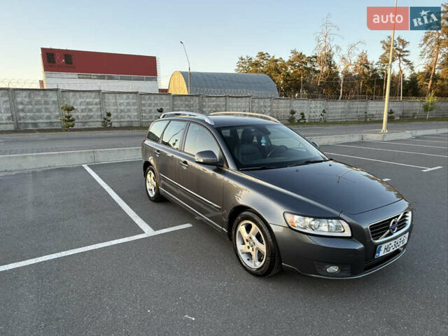 Сірий Вольво V50, об'ємом двигуна 2 л та пробігом 252 тис. км за 9000 $, фото 1 на Automoto.ua