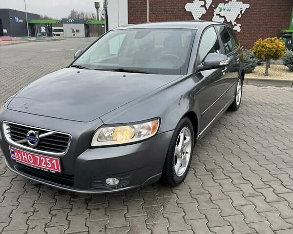 Сірий Вольво V50, об'ємом двигуна 1.6 л та пробігом 200 тис. км за 9300 $, фото 1 на Automoto.ua