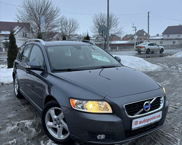 Серый Вольво В50, объемом двигателя 1.6 л и пробегом 275 тыс. км за 8750 $, фото 1 на Automoto.ua