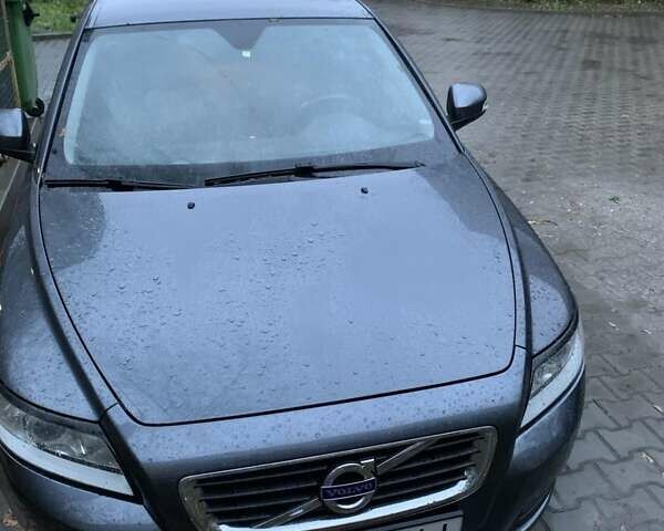 Сірий Вольво V50, об'ємом двигуна 1.56 л та пробігом 294 тис. км за 8500 $, фото 1 на Automoto.ua