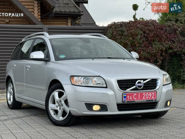 Сірий Вольво V50, об'ємом двигуна 1.6 л та пробігом 212 тис. км за 8999 $, фото 1 на Automoto.ua