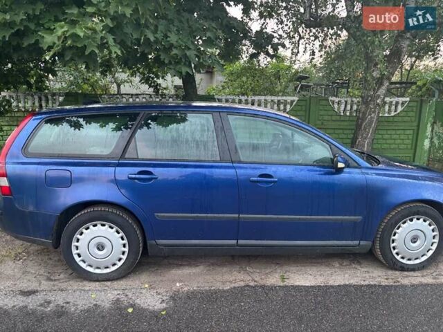 Синий Вольво В50, объемом двигателя 2 л и пробегом 300 тыс. км за 4000 $, фото 1 на Automoto.ua