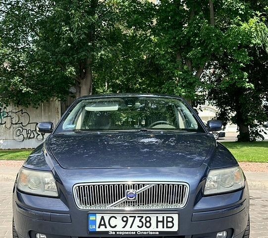 Синий Вольво В50, объемом двигателя 2 л и пробегом 322 тыс. км за 5500 $, фото 1 на Automoto.ua