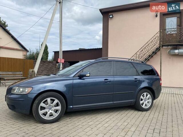 Синий Вольво В50, объемом двигателя 2 л и пробегом 376 тыс. км за 4800 $, фото 1 на Automoto.ua
