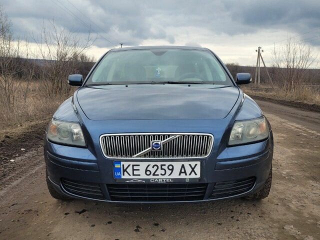 Синий Вольво В50, объемом двигателя 1.8 л и пробегом 324 тыс. км за 5200 $, фото 1 на Automoto.ua