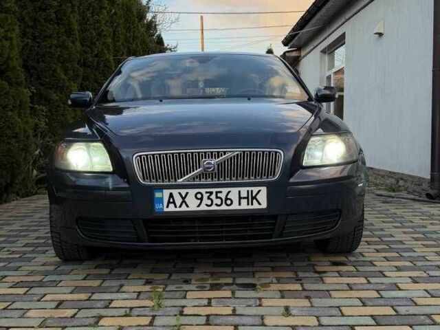 Синий Вольво В50, объемом двигателя 0 л и пробегом 315 тыс. км за 4900 $, фото 1 на Automoto.ua