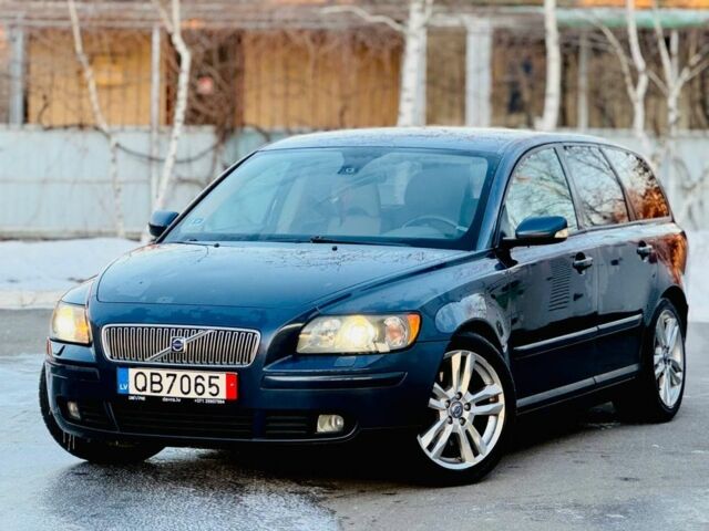 Синий Вольво В50, объемом двигателя 0 л и пробегом 300 тыс. км за 2650 $, фото 1 на Automoto.ua