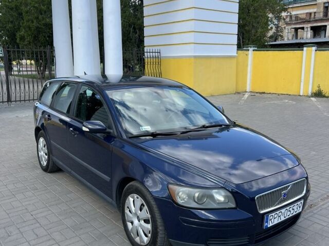 Синий Вольво В50, объемом двигателя 2 л и пробегом 300 тыс. км за 3550 $, фото 1 на Automoto.ua