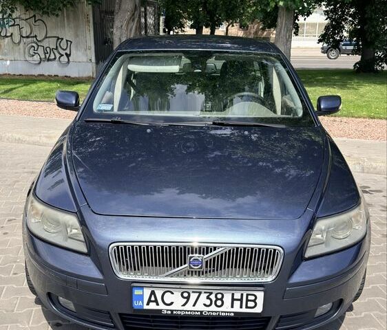 Синій Вольво V50, об'ємом двигуна 2 л та пробігом 326 тис. км за 4750 $, фото 1 на Automoto.ua