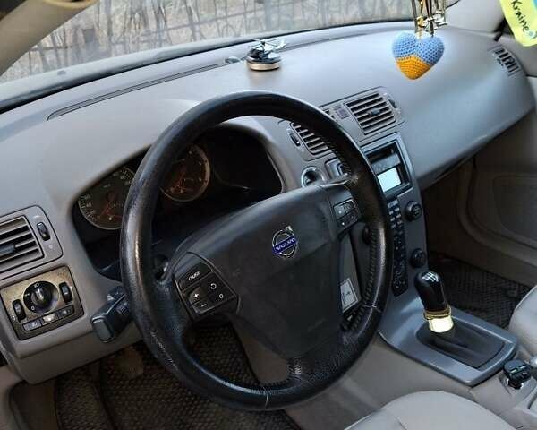 Синій Вольво V50, об'ємом двигуна 2 л та пробігом 334 тис. км за 4000 $, фото 1 на Automoto.ua