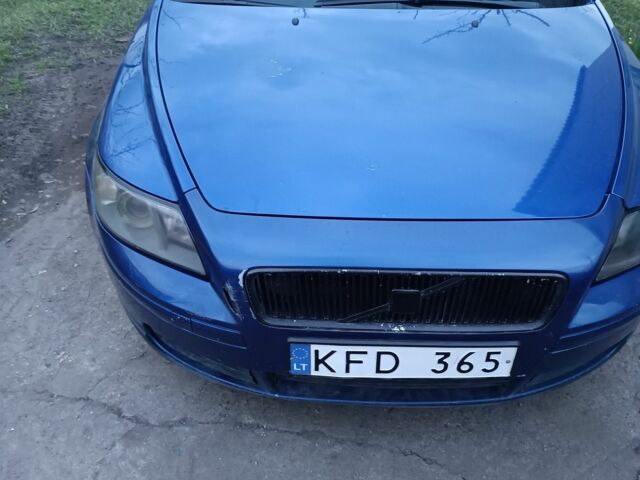 Синий Вольво В50, объемом двигателя 2 л и пробегом 390 тыс. км за 3300 $, фото 1 на Automoto.ua