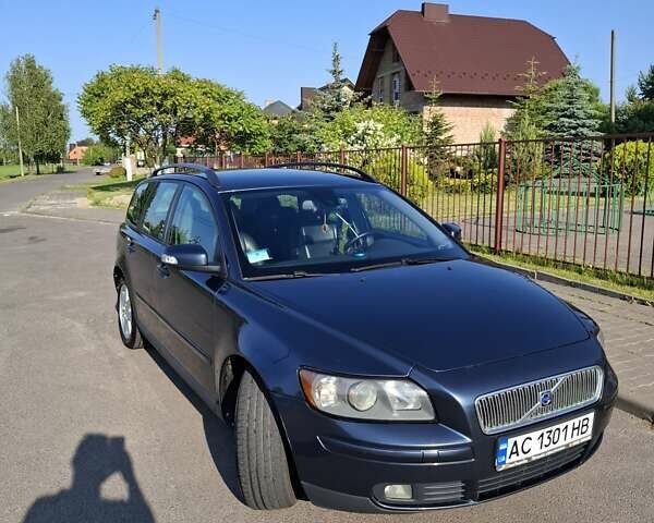 Синий Вольво В50, объемом двигателя 2 л и пробегом 332 тыс. км за 6000 $, фото 1 на Automoto.ua