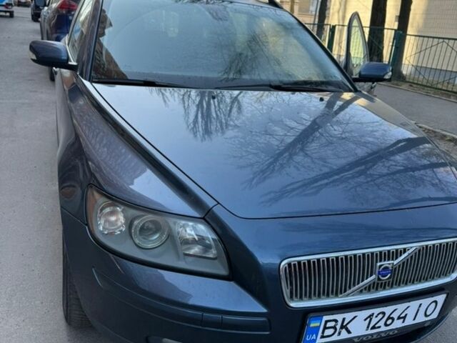 Синий Вольво В50, объемом двигателя 1.8 л и пробегом 260 тыс. км за 5000 $, фото 1 на Automoto.ua