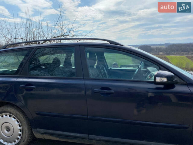 Синий Вольво В50, объемом двигателя 2 л и пробегом 311 тыс. км за 5500 $, фото 1 на Automoto.ua