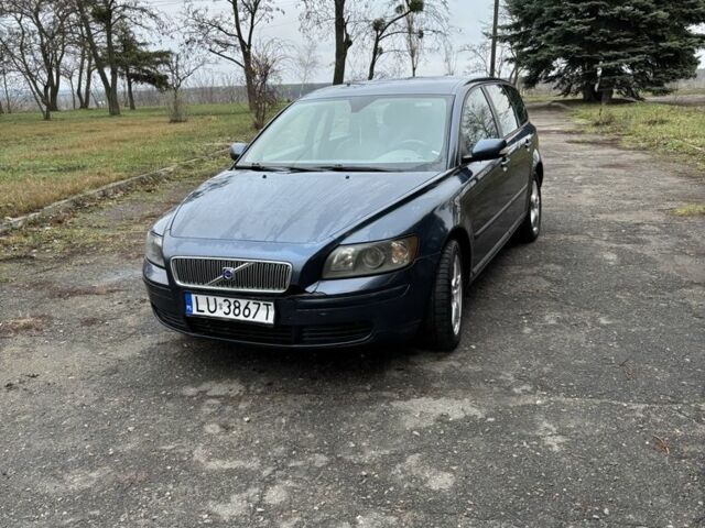 Синий Вольво В50, объемом двигателя 2 л и пробегом 300 тыс. км за 2350 $, фото 1 на Automoto.ua