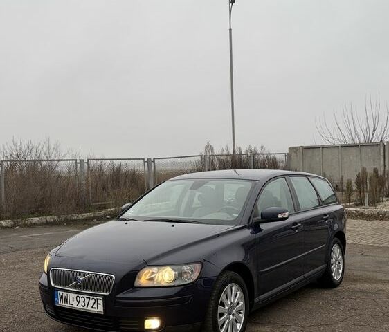 Синий Вольво В50, объемом двигателя 1.6 л и пробегом 300 тыс. км за 2850 $, фото 1 на Automoto.ua