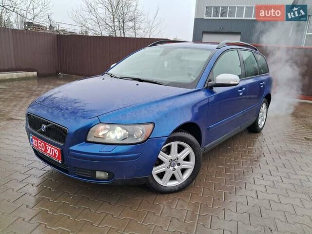 Синий Вольво В50, объемом двигателя 2.4 л и пробегом 283 тыс. км за 8700 $, фото 1 на Automoto.ua