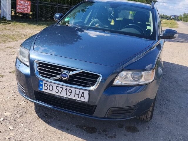 Синий Вольво В50, объемом двигателя 1.56 л и пробегом 252 тыс. км за 6100 $, фото 1 на Automoto.ua