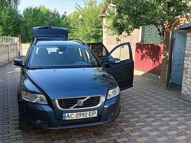 Синій Вольво V50, об'ємом двигуна 2 л та пробігом 250 тис. км за 6300 $, фото 1 на Automoto.ua