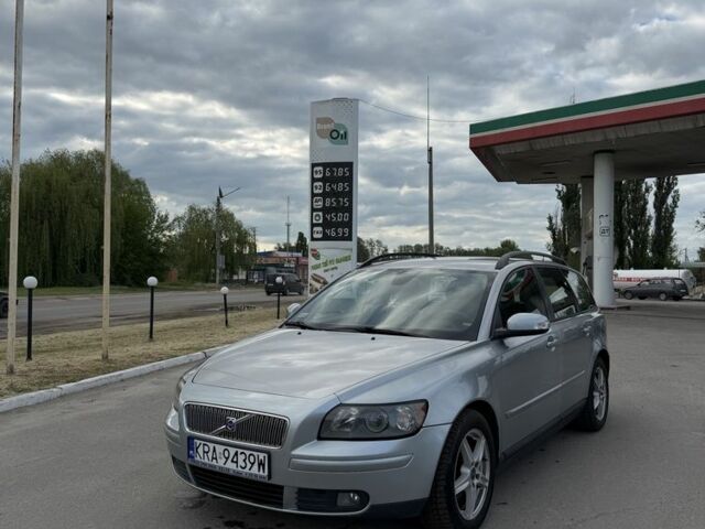 Синий Вольво В50, объемом двигателя 2 л и пробегом 254 тыс. км за 3200 $, фото 1 на Automoto.ua