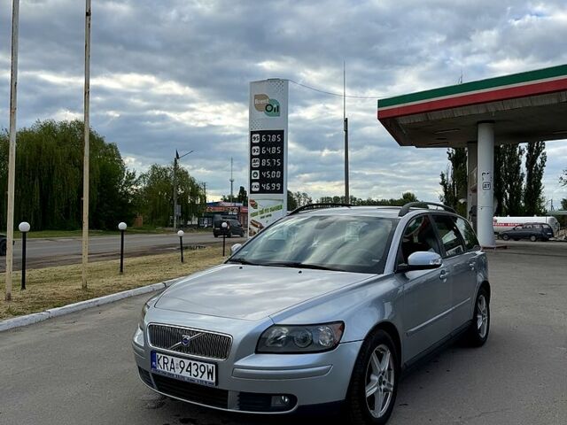 Синий Вольво В50, объемом двигателя 2 л и пробегом 253 тыс. км за 3200 $, фото 1 на Automoto.ua