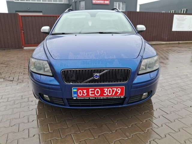 Синий Вольво В50, объемом двигателя 2.4 л и пробегом 283 тыс. км за 6950 $, фото 1 на Automoto.ua