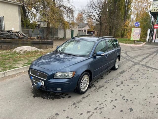 Синий Вольво В50, объемом двигателя 2 л и пробегом 354 тыс. км за 2900 $, фото 1 на Automoto.ua