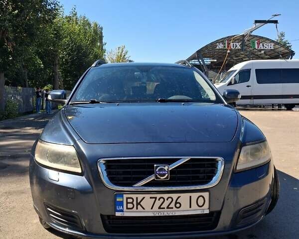 Синий Вольво В50, объемом двигателя 2 л и пробегом 241 тыс. км за 6599 $, фото 1 на Automoto.ua