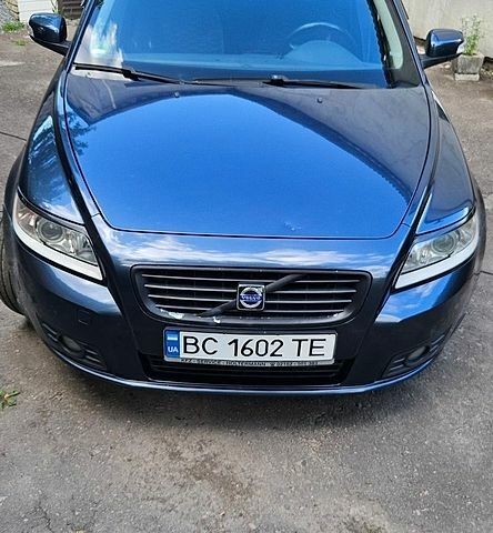 Синий Вольво В50, объемом двигателя 2 л и пробегом 260 тыс. км за 7300 $, фото 1 на Automoto.ua