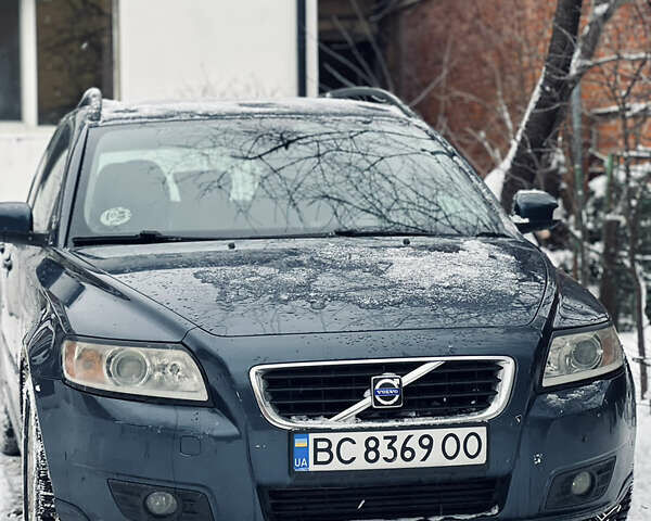 Синий Вольво В50, объемом двигателя 1.56 л и пробегом 215 тыс. км за 5500 $, фото 1 на Automoto.ua