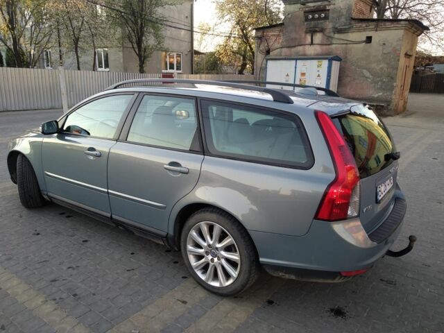 Синий Вольво В50, объемом двигателя 2 л и пробегом 310 тыс. км за 5100 $, фото 1 на Automoto.ua