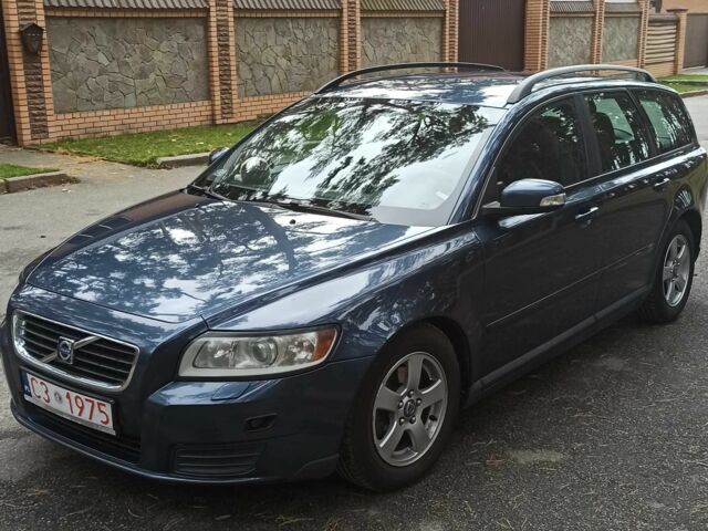Синий Вольво В50, объемом двигателя 1.8 л и пробегом 236 тыс. км за 7300 $, фото 1 на Automoto.ua