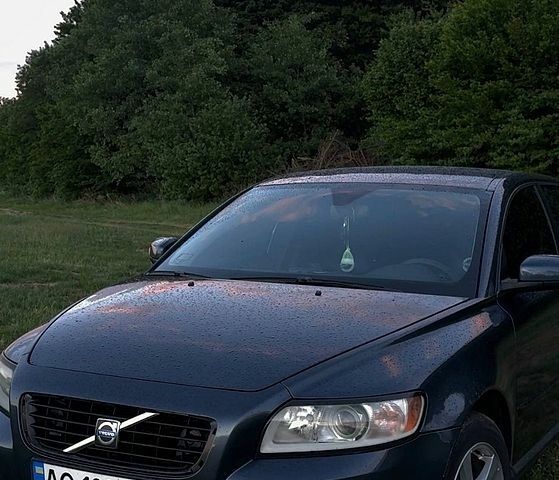 Синий Вольво В50, объемом двигателя 1.56 л и пробегом 291 тыс. км за 5000 $, фото 1 на Automoto.ua