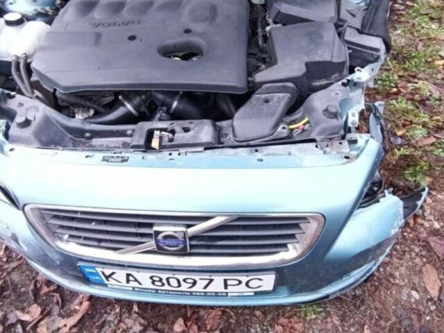 Синій Вольво V50, об'ємом двигуна 2 л та пробігом 300 тис. км за 2000 $, фото 1 на Automoto.ua