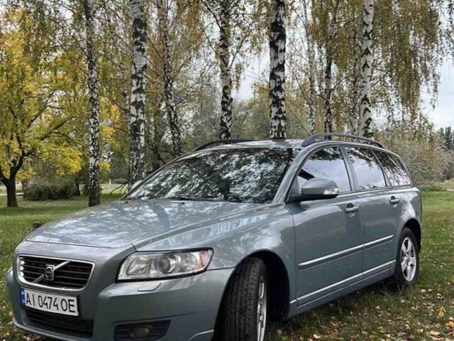 Синий Вольво В50, объемом двигателя 1.56 л и пробегом 200 тыс. км за 5500 $, фото 1 на Automoto.ua