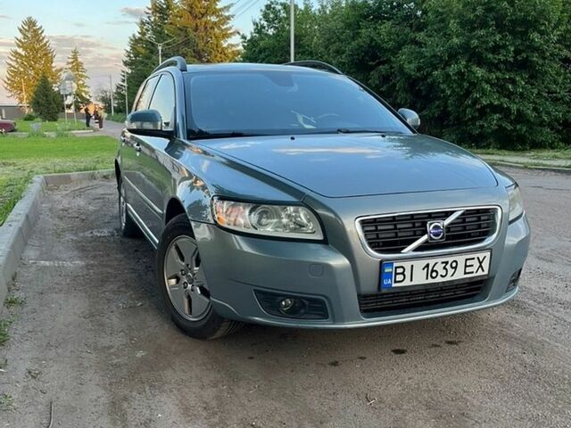 Синий Вольво В50, объемом двигателя 1.6 л и пробегом 315 тыс. км за 7200 $, фото 1 на Automoto.ua