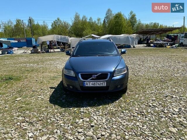 Синий Вольво В50, объемом двигателя 1.56 л и пробегом 308 тыс. км за 5850 $, фото 1 на Automoto.ua