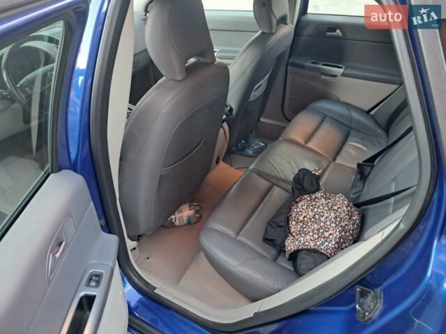 Синий Вольво В50, объемом двигателя 2 л и пробегом 205 тыс. км за 8200 $, фото 1 на Automoto.ua
