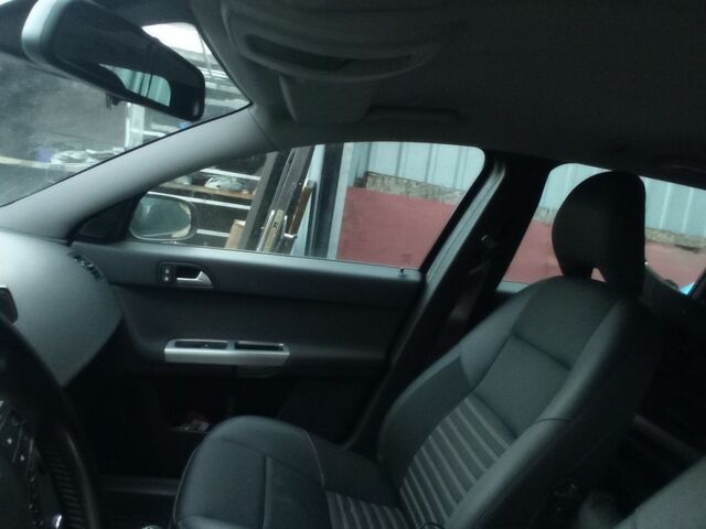 Синий Вольво В50, объемом двигателя 1.6 л и пробегом 233 тыс. км за 2000 $, фото 1 на Automoto.ua