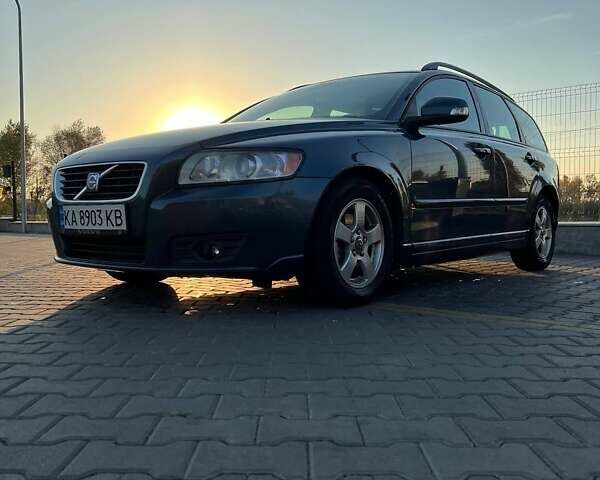 Вольво В50 2009 в Киеве на Automoto.ua Синий Вольво В50, объемом двигателя 1.56 л и пробегом 251 тыс. км за 7500 $, фото 1 на Automoto.ua