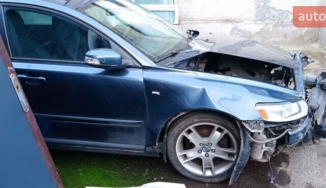 Синий Вольво В50, объемом двигателя 1.56 л и пробегом 233 тыс. км за 2000 $, фото 1 на Automoto.ua