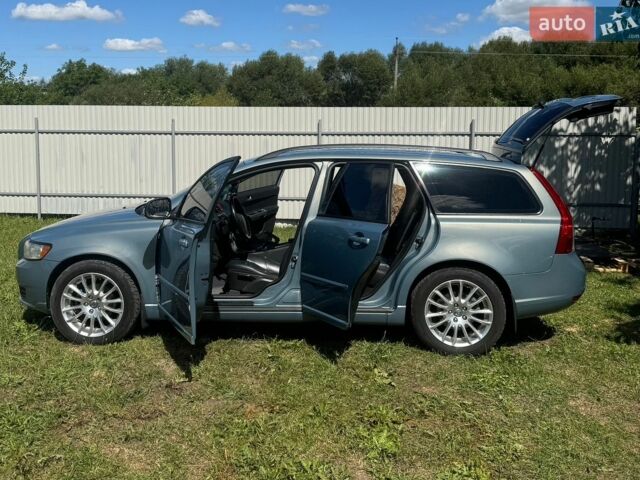 Синий Вольво В50, объемом двигателя 1.6 л и пробегом 328 тыс. км за 6100 $, фото 1 на Automoto.ua