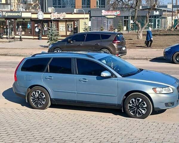 Синий Вольво В50, объемом двигателя 1.56 л и пробегом 225 тыс. км за 7500 $, фото 1 на Automoto.ua