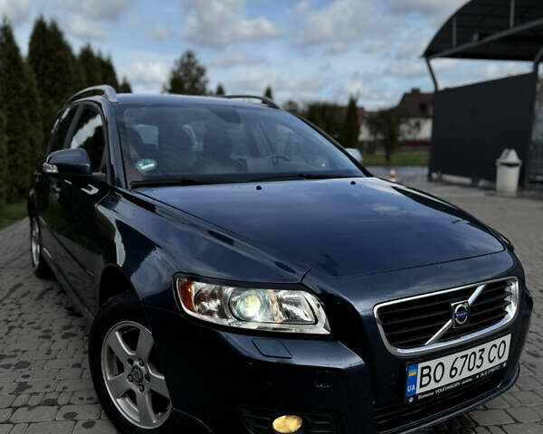 Синий Вольво В50, объемом двигателя 1.56 л и пробегом 316 тыс. км за 5200 $, фото 1 на Automoto.ua