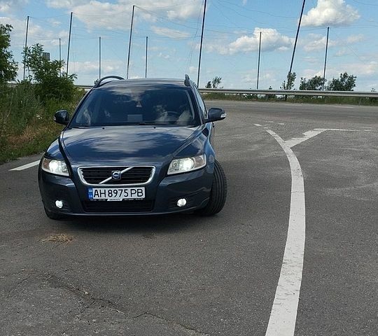 Синий Вольво В50, объемом двигателя 1.56 л и пробегом 290 тыс. км за 6800 $, фото 1 на Automoto.ua