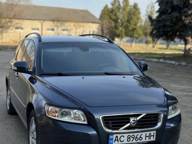 Синий Вольво В50, объемом двигателя 1.6 л и пробегом 315 тыс. км за 7000 $, фото 1 на Automoto.ua