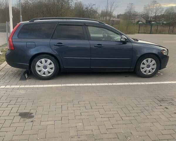 Синий Вольво В50, объемом двигателя 1.56 л и пробегом 275 тыс. км за 5700 $, фото 1 на Automoto.ua